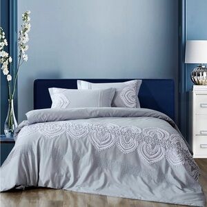$290 NWT Melange Home Full/Queen Padma Embroidered Duvet 3-Piece Set